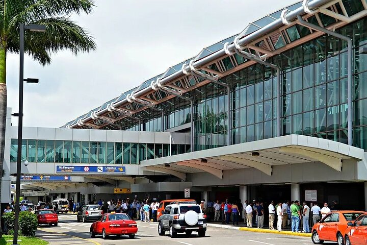 Private Transfer In or Transfer Out: Juan Santamaría Airport - Photo 1 of 14